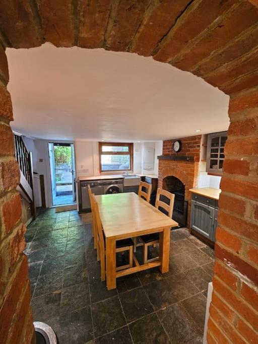 House In Historic Winchester Exterior foto